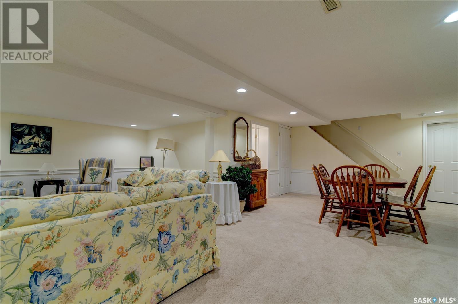 Single Family House 2 Level for Sale in  LOWRY PLACE Regina 