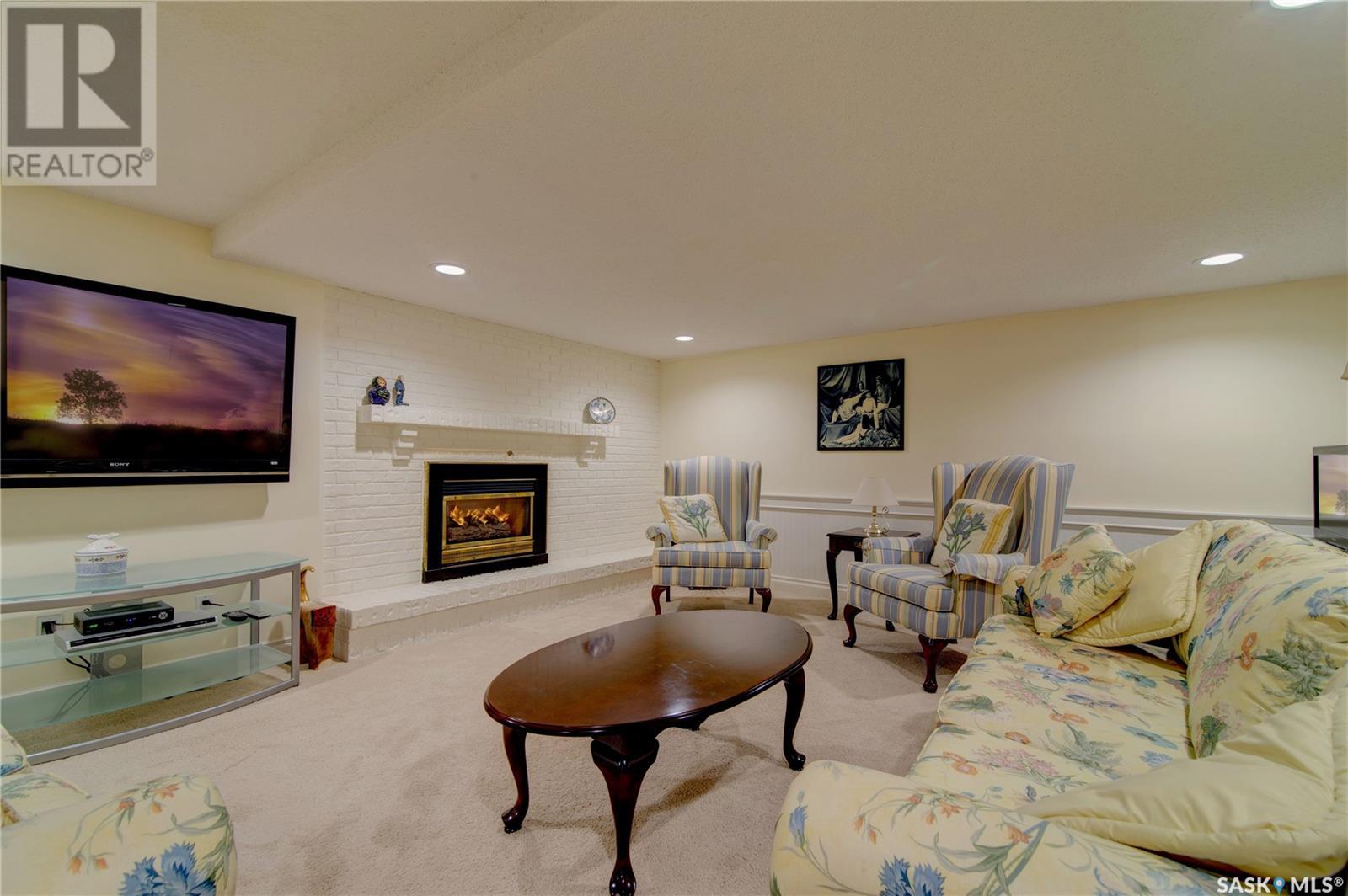 Single Family House 2 Level for Sale in  LOWRY PLACE Regina 