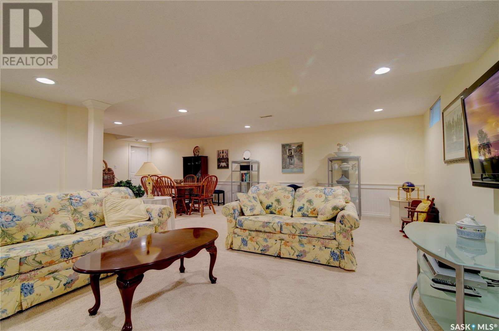 Single Family House 2 Level for Sale in  LOWRY PLACE Regina 