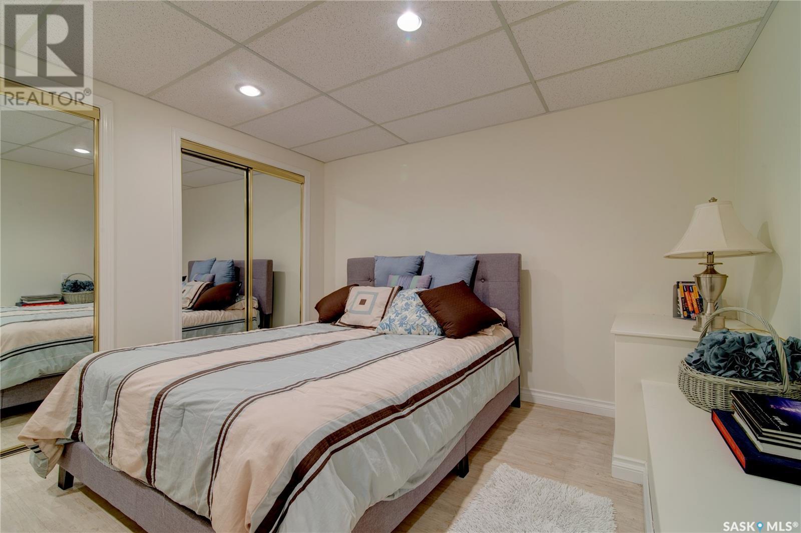 Single Family House 2 Level for Sale in  LOWRY PLACE Regina 