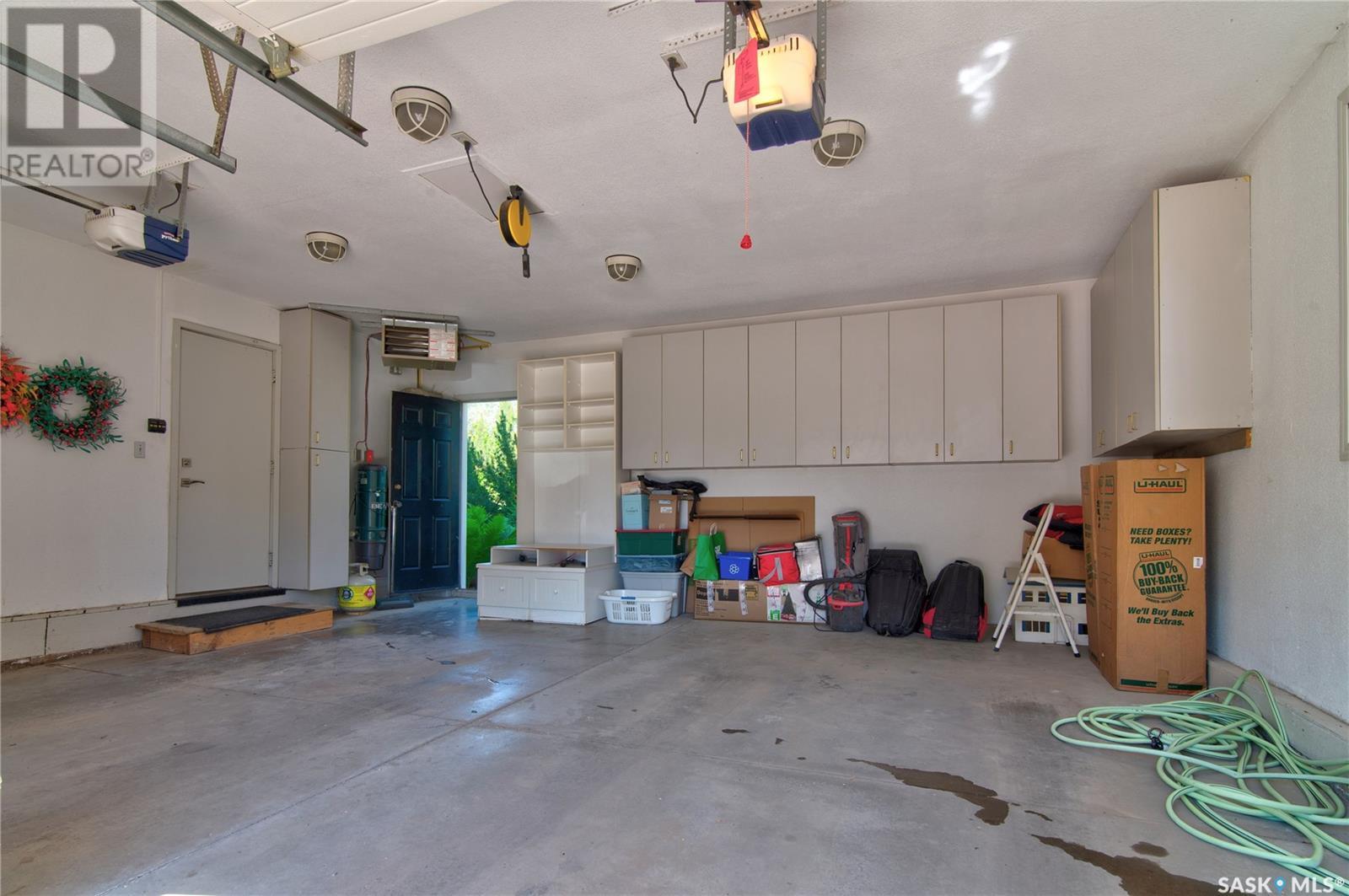 Single Family House 2 Level for Sale in  LOWRY PLACE Regina 