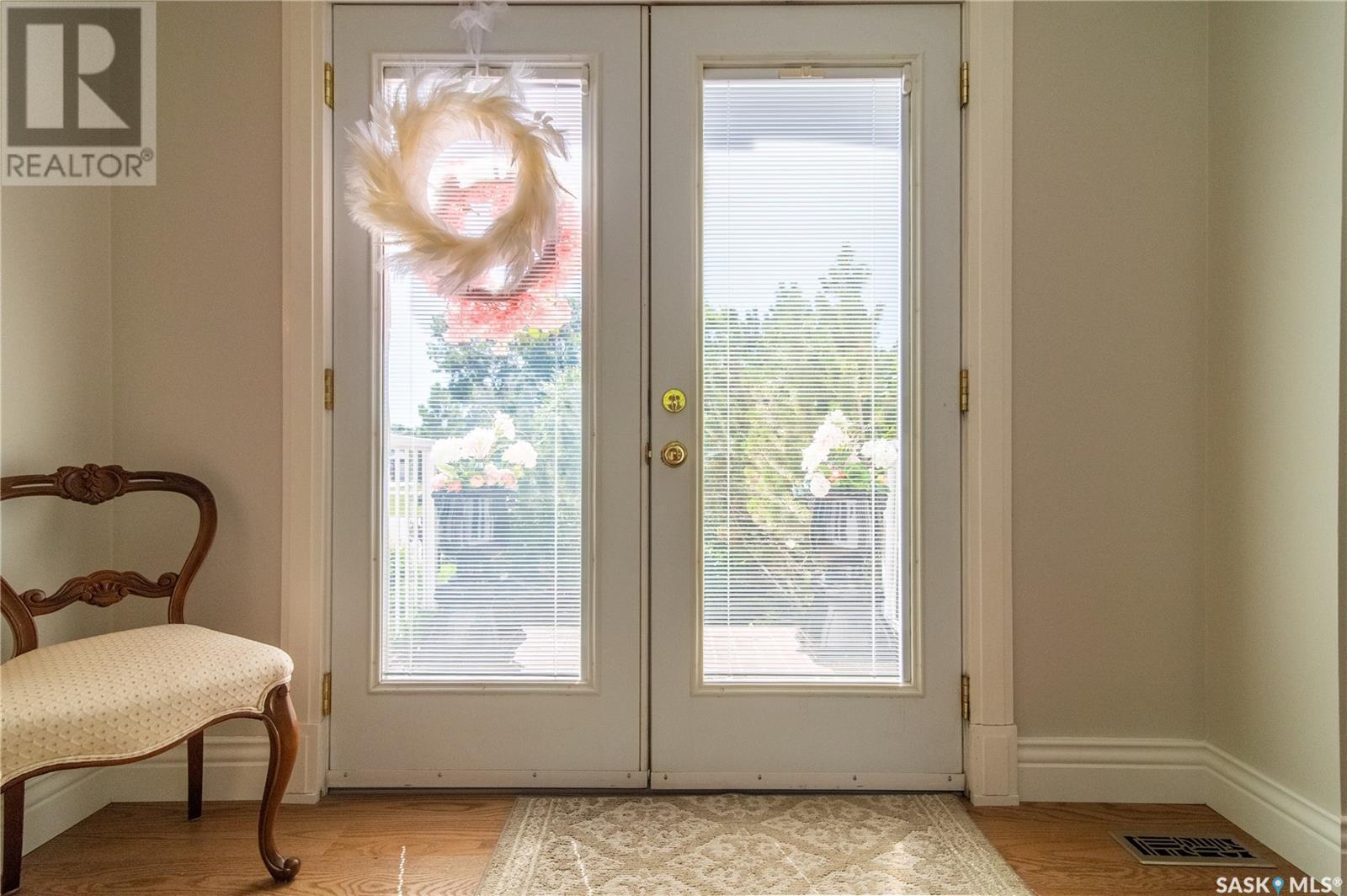 Single Family House 2 Level for Sale in  LOWRY PLACE Regina 