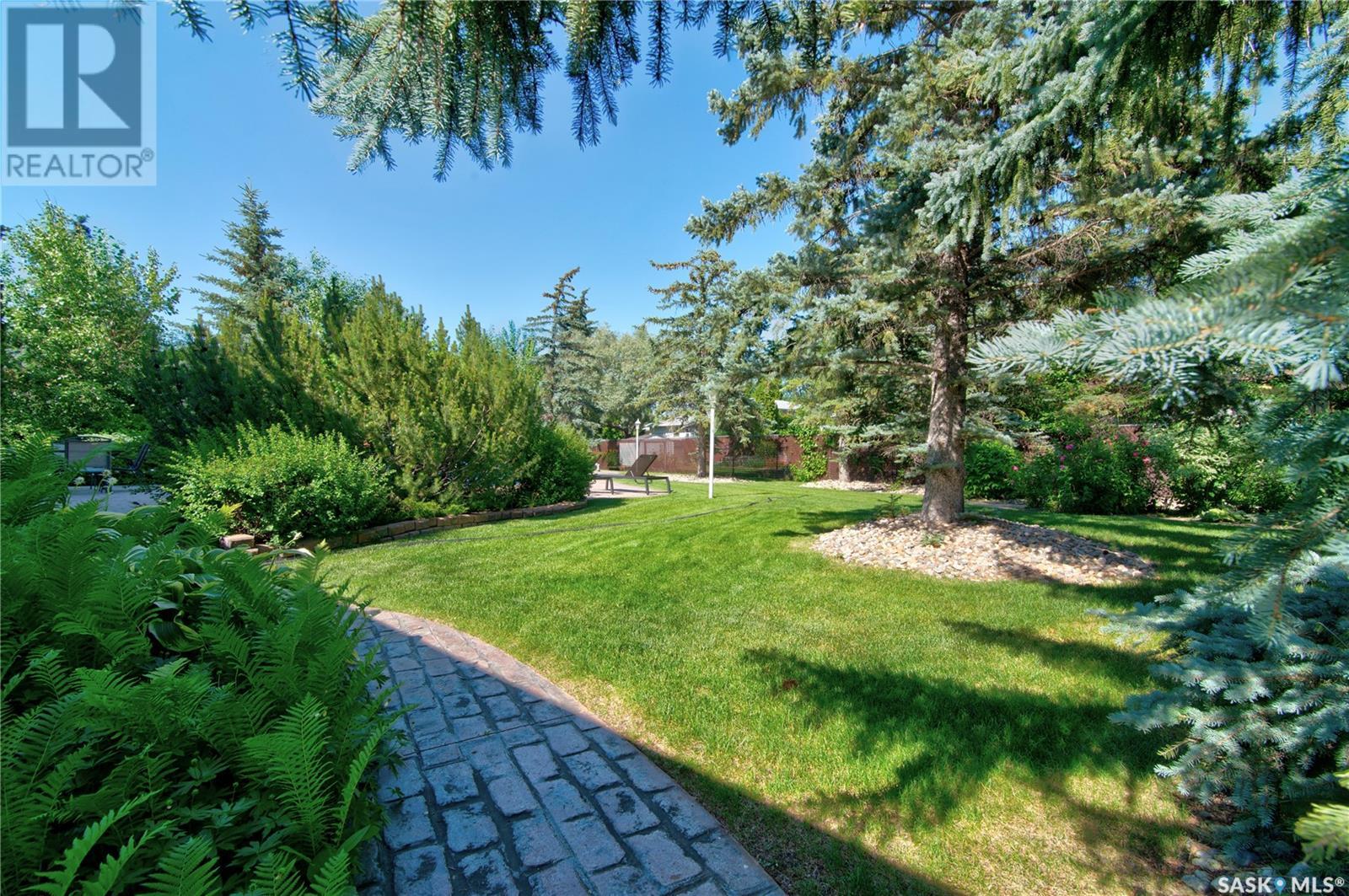 Single Family House 2 Level for Sale in  LOWRY PLACE Regina 
