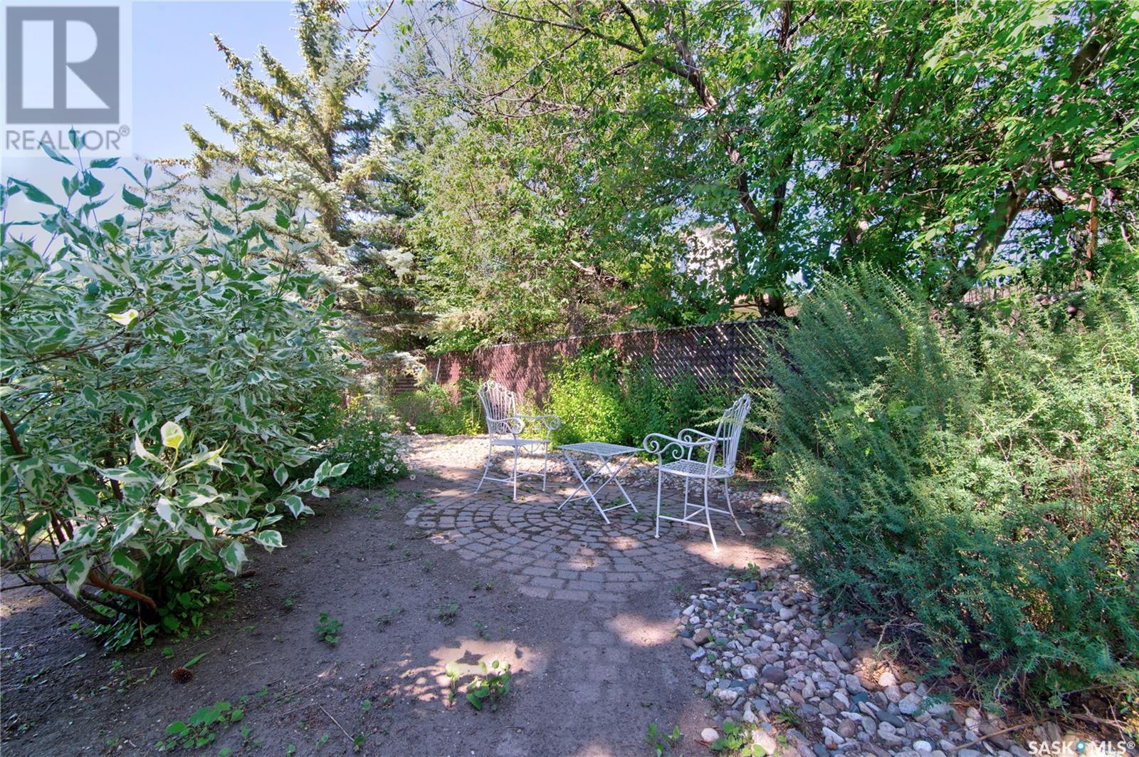 Single Family House 2 Level for Sale in  LOWRY PLACE Regina 