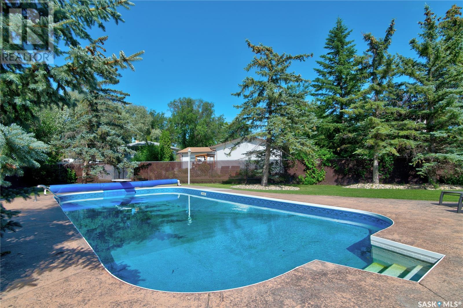 Single Family House 2 Level for Sale in  LOWRY PLACE Regina 