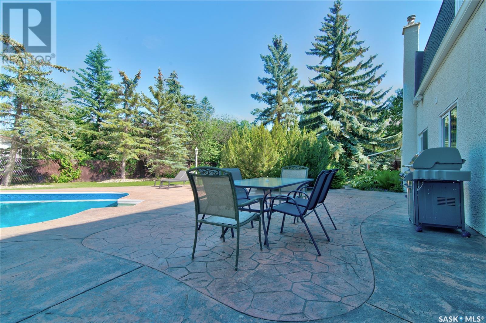 Single Family House 2 Level for Sale in  LOWRY PLACE Regina 