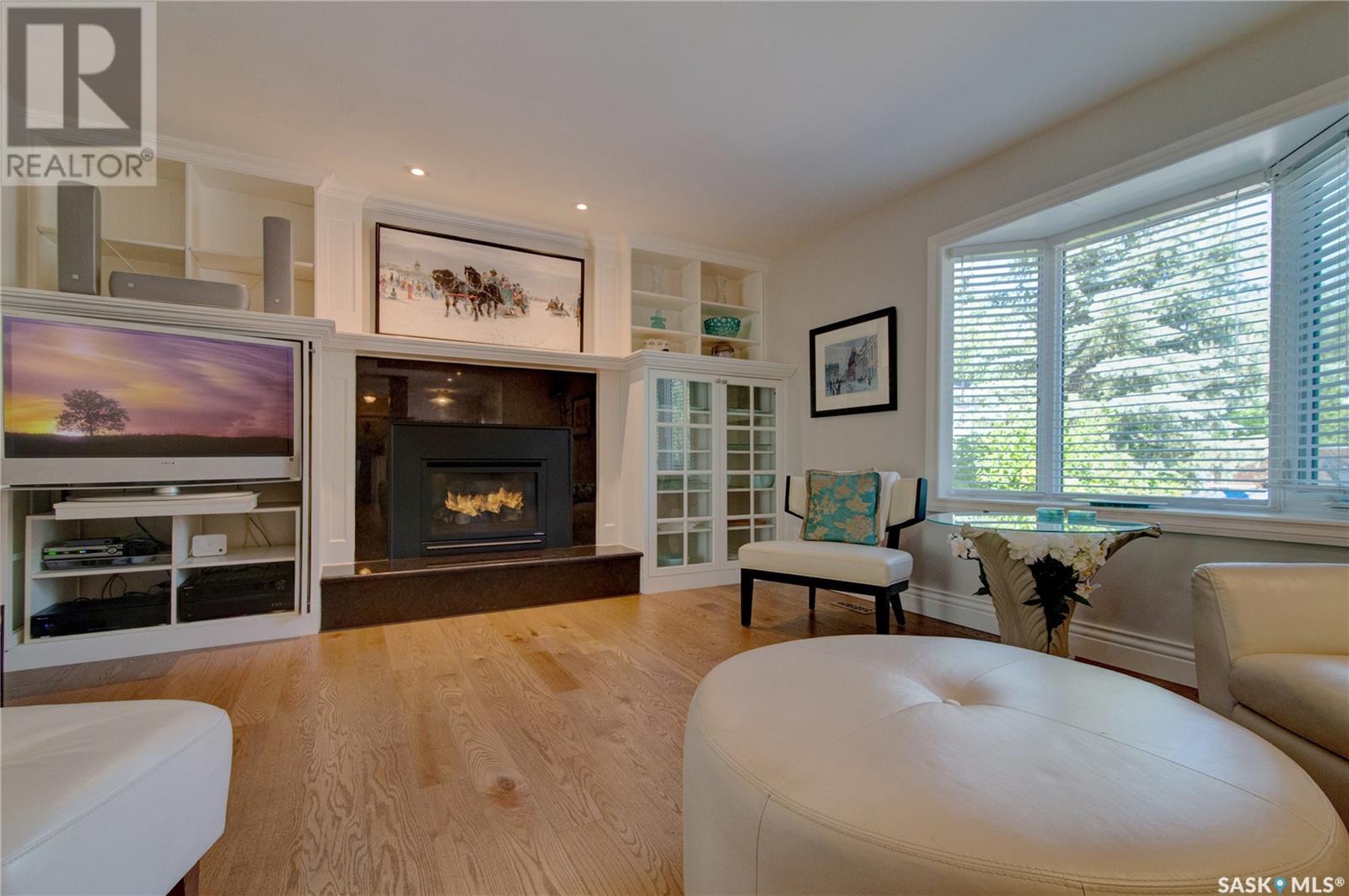 Single Family House 2 Level for Sale in  LOWRY PLACE Regina 