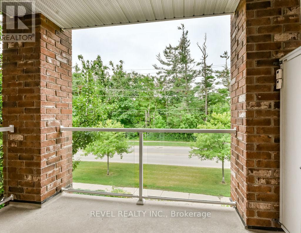 Photo 8 of 14 39 Coulter Street, Barrie ON