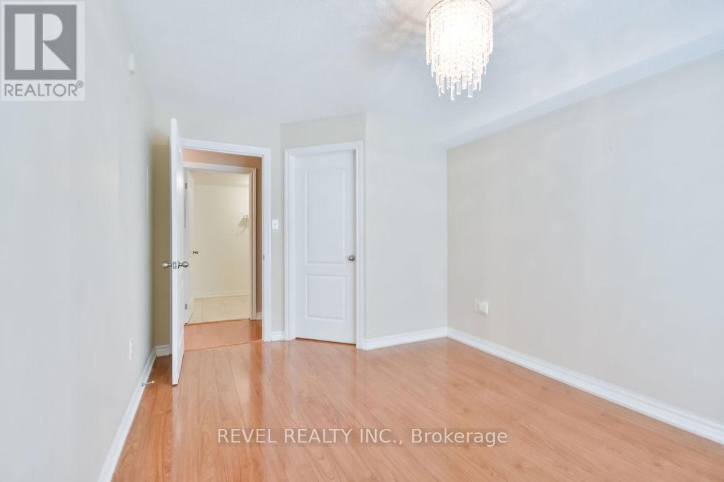 Photo 1 of 14 39 Coulter Street, Barrie ON