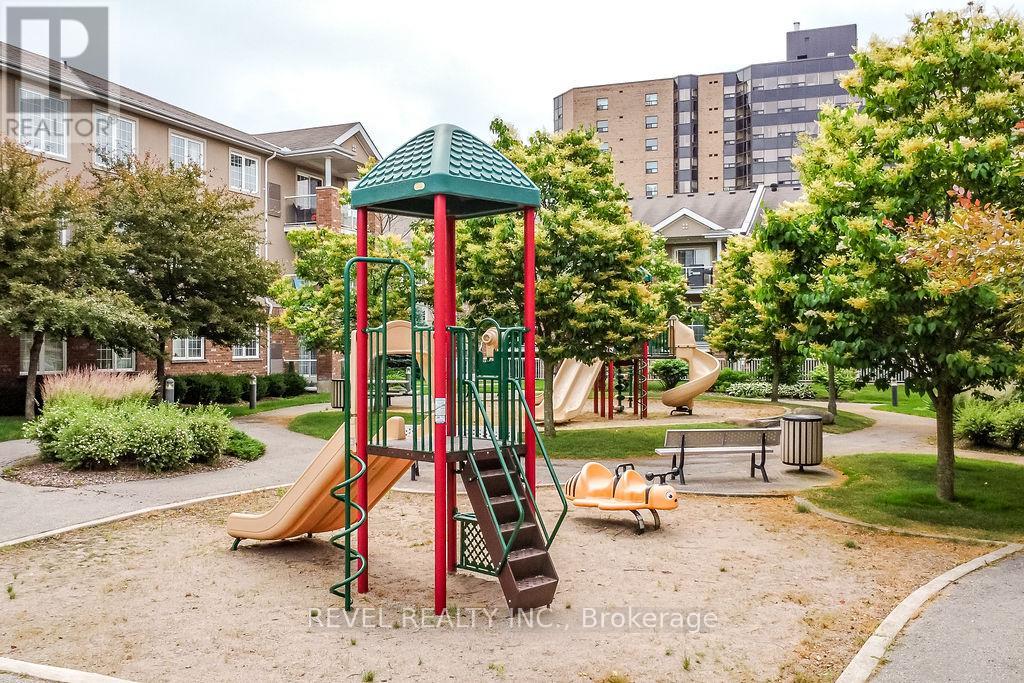 Photo 13 of 14 39 Coulter Street, Barrie ON