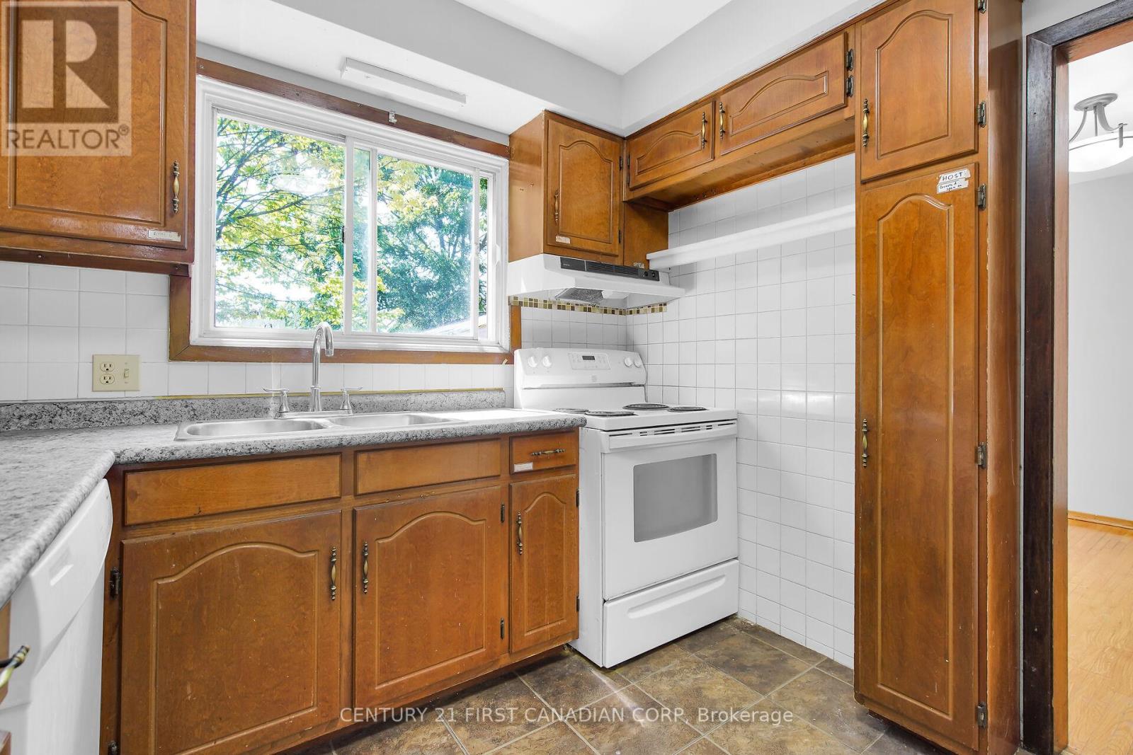Photo 11 of 185 Taylor Street, London East ON