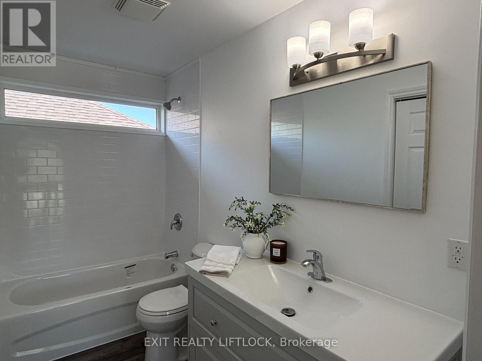 Photo 12 of 1018 Baker Street, Peterborough North ON