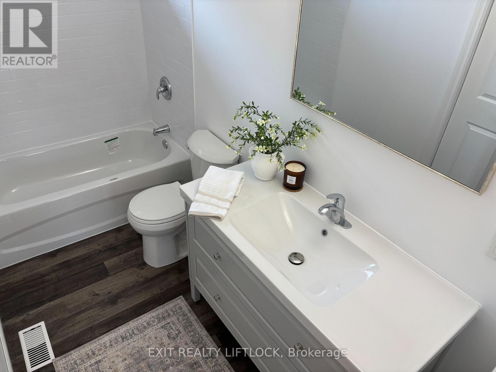 Photo 13 of 1018 Baker Street, Peterborough North ON