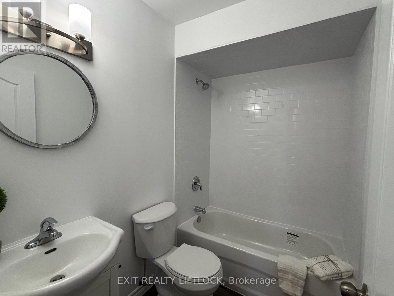 Photo 14 of 1018 Baker Street, Peterborough North ON