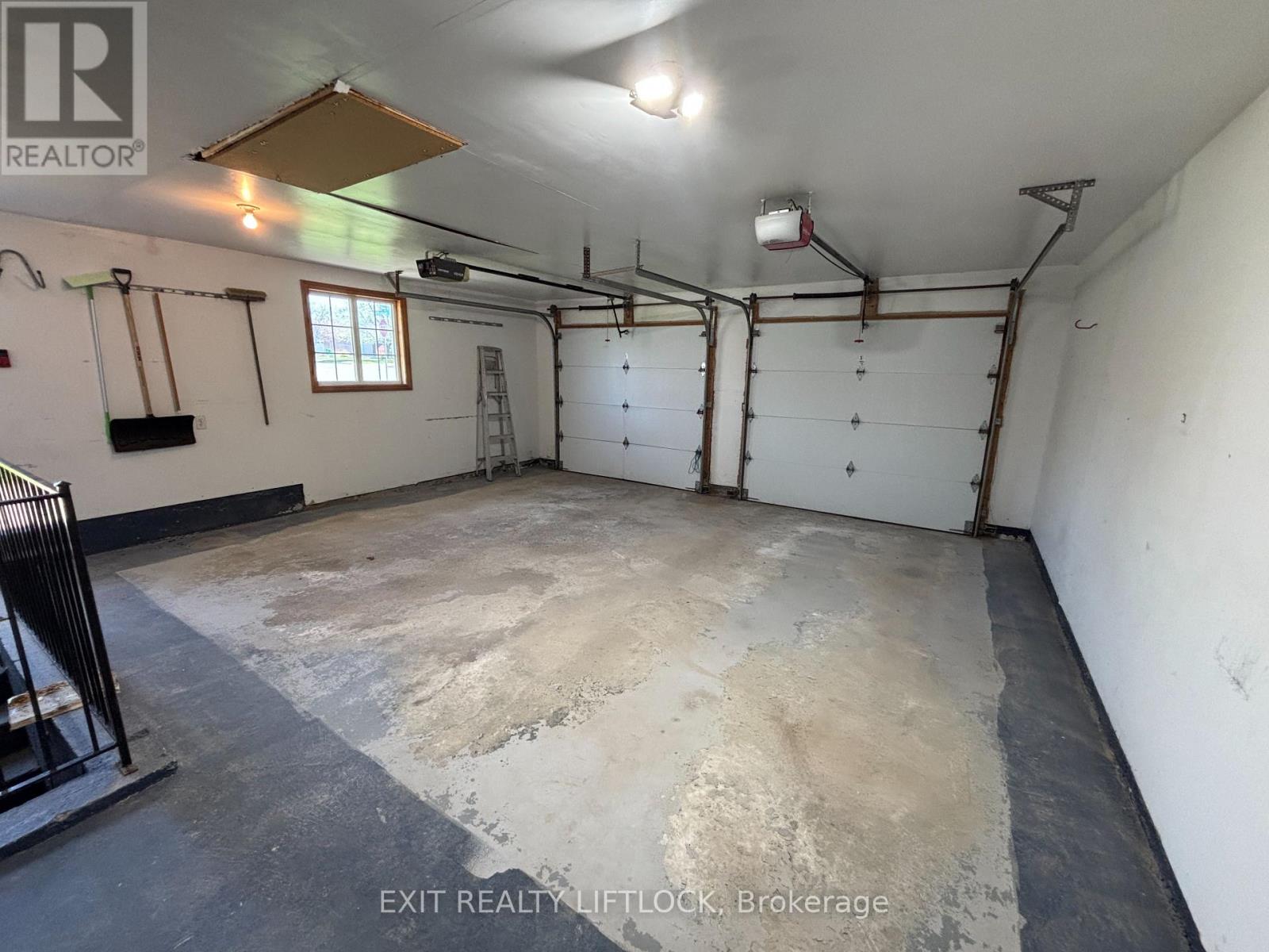 Photo 29 of 1018 Baker Street, Peterborough North ON