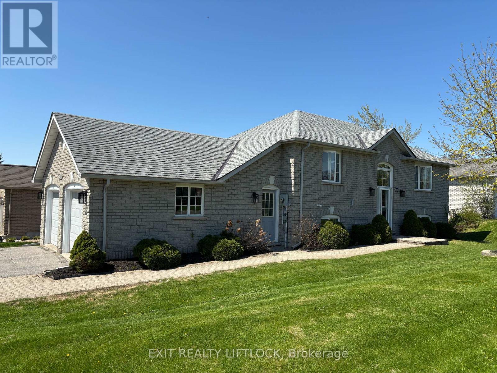 Photo 30 of 1018 Baker Street, Peterborough North ON