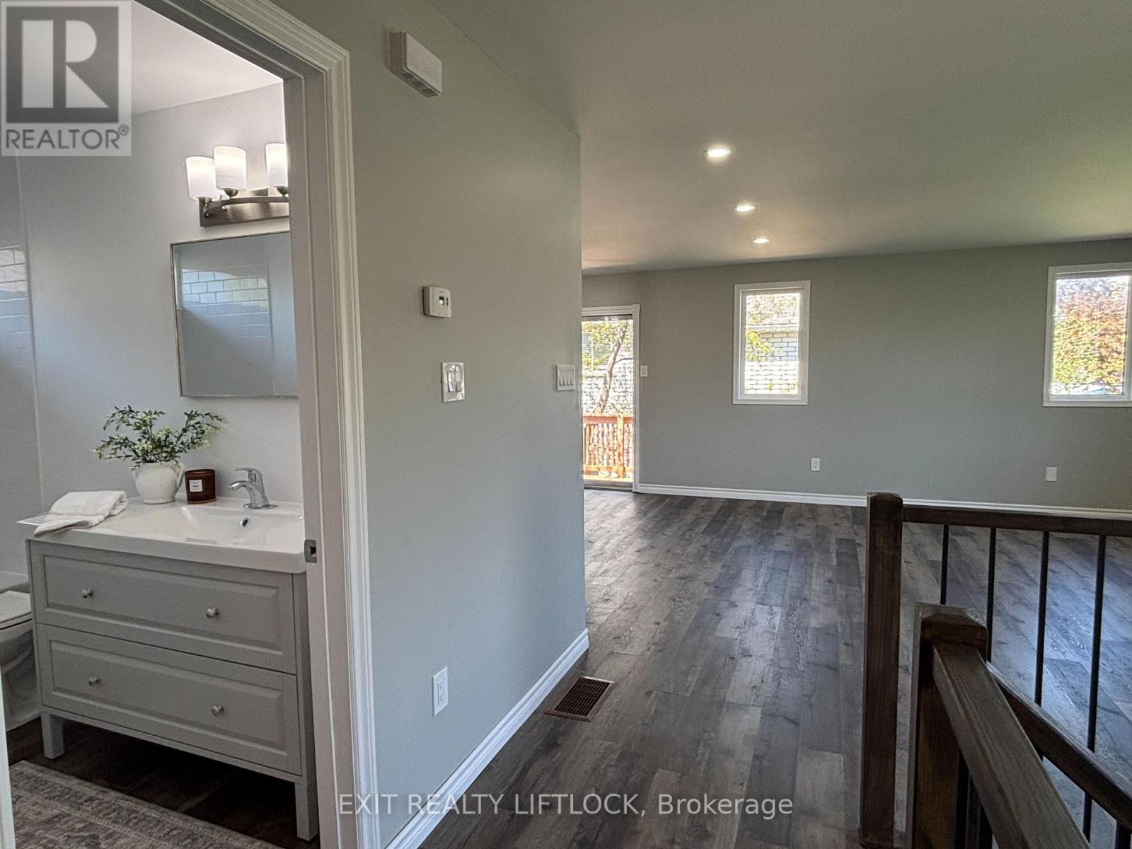 Photo 5 of 1018 Baker Street, Peterborough North ON