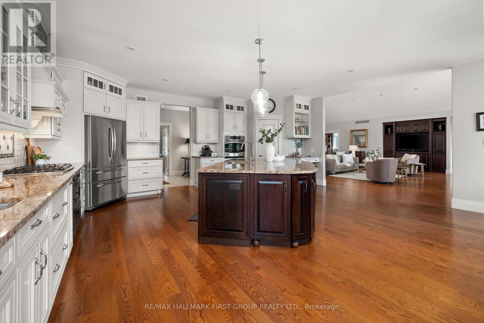 Photo 3 of 22 Rosslyn Drive, Brighton ON