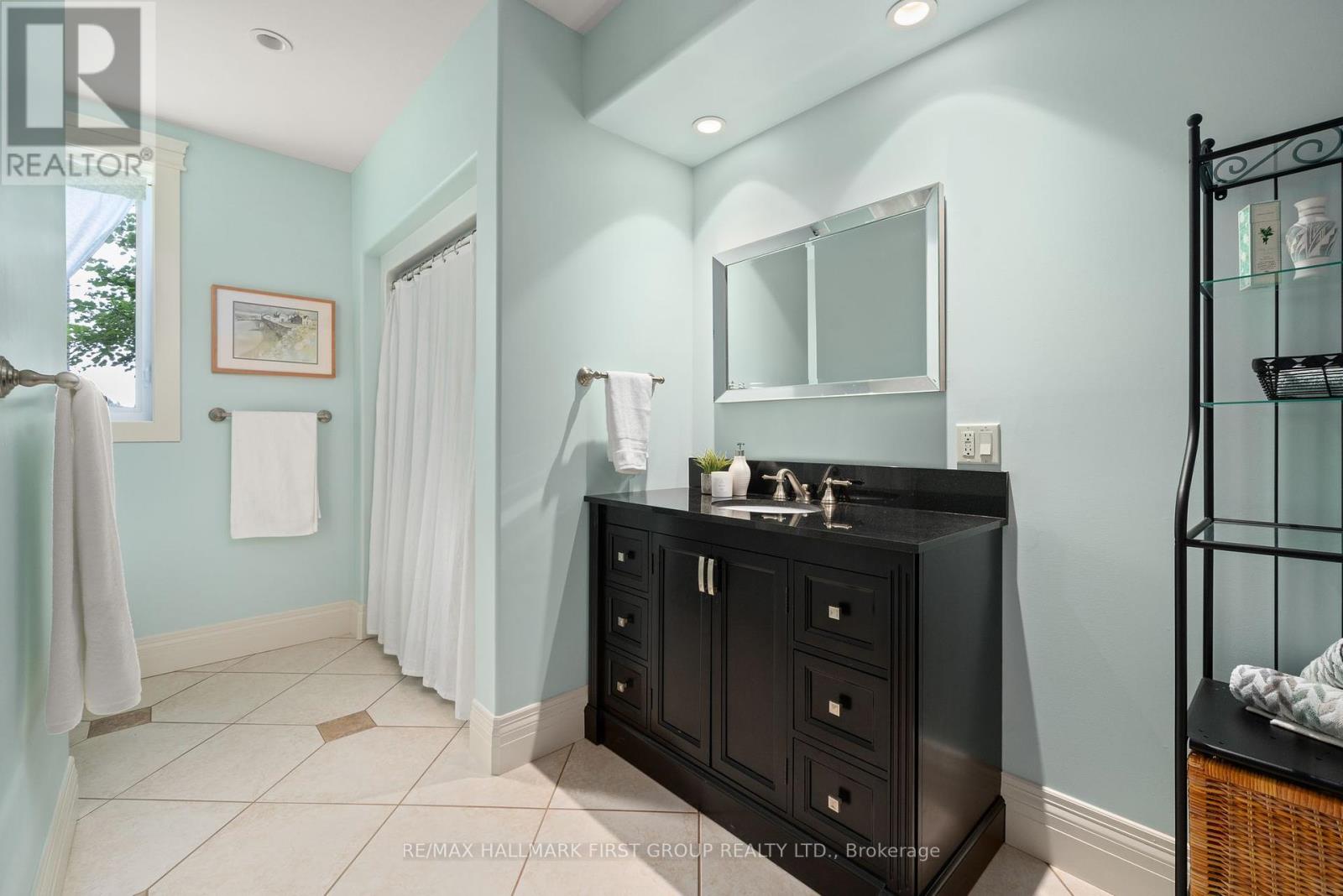 Photo 2 of 22 Rosslyn Drive, Brighton ON