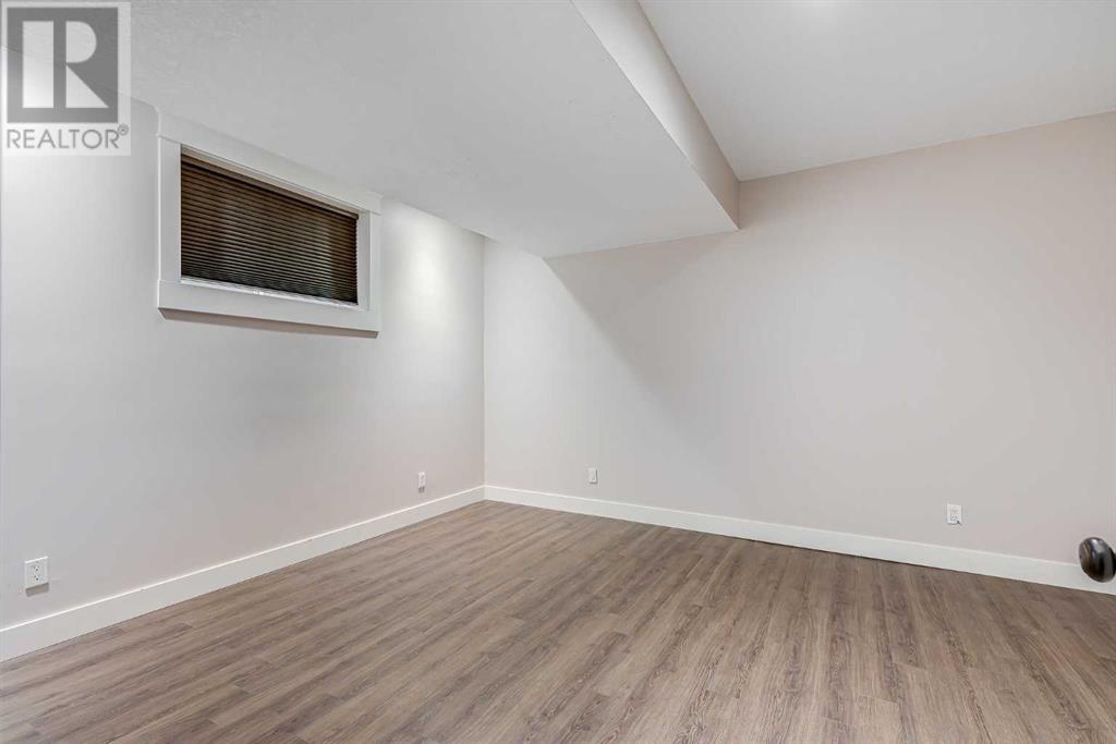 Single Family House Bungalow for Sale in  Royal Highland Court NW Royal Oak Calgary 