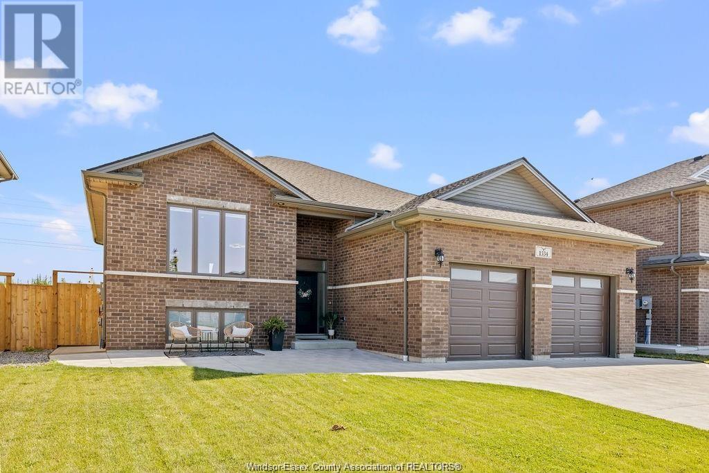 Photo 9 of 1334 Deer Run Trail, Lakeshore ON