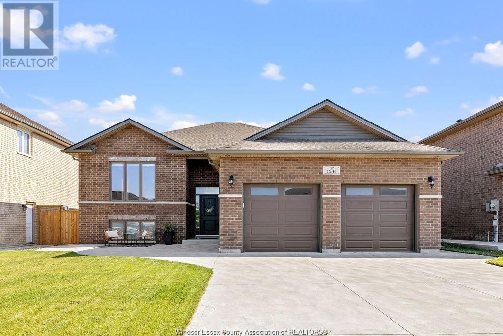 Photo 11 of 1334 Deer Run Trail, Lakeshore ON