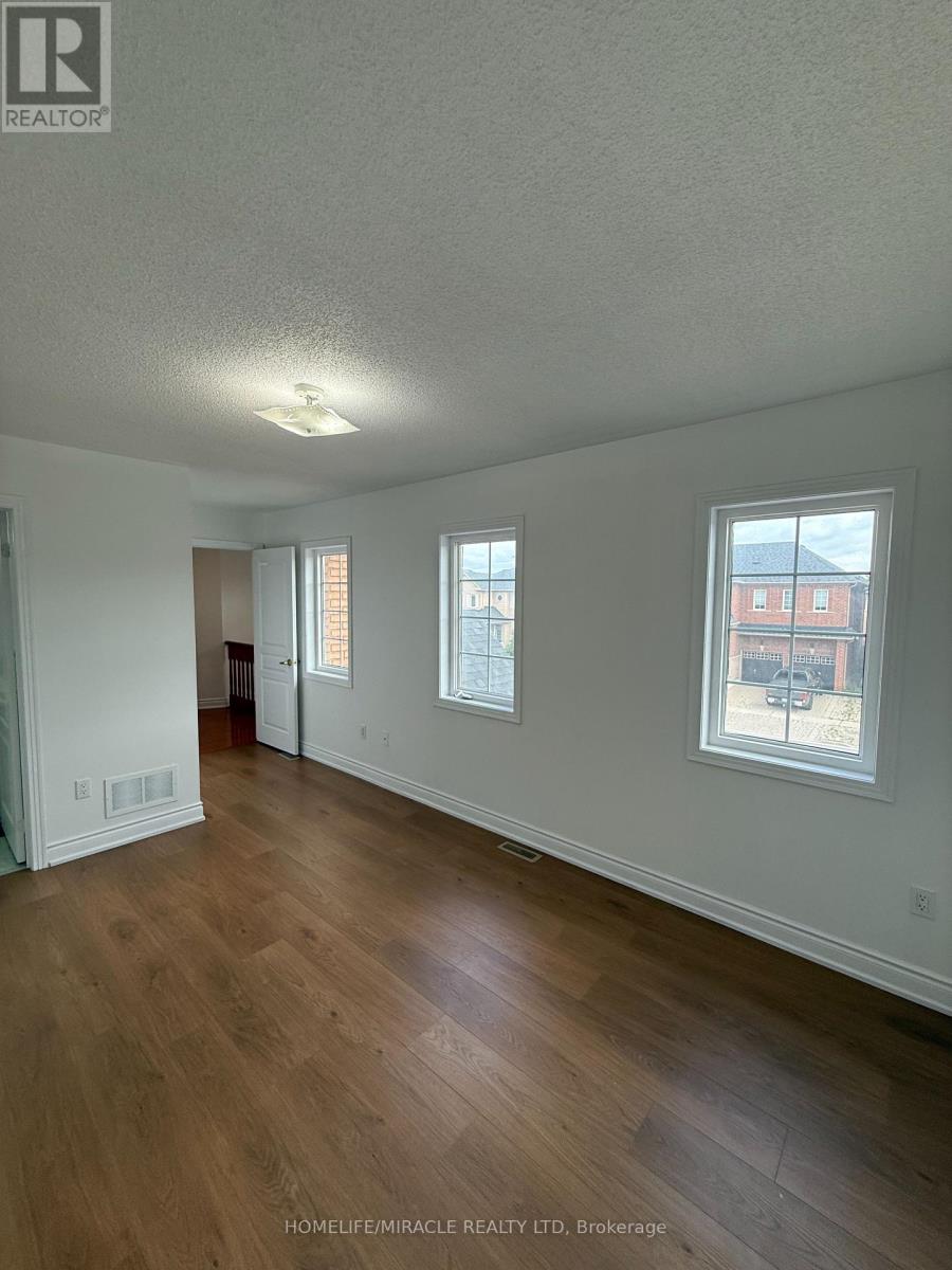 Photo 13 of 59 Oakford Drive, Markham ON