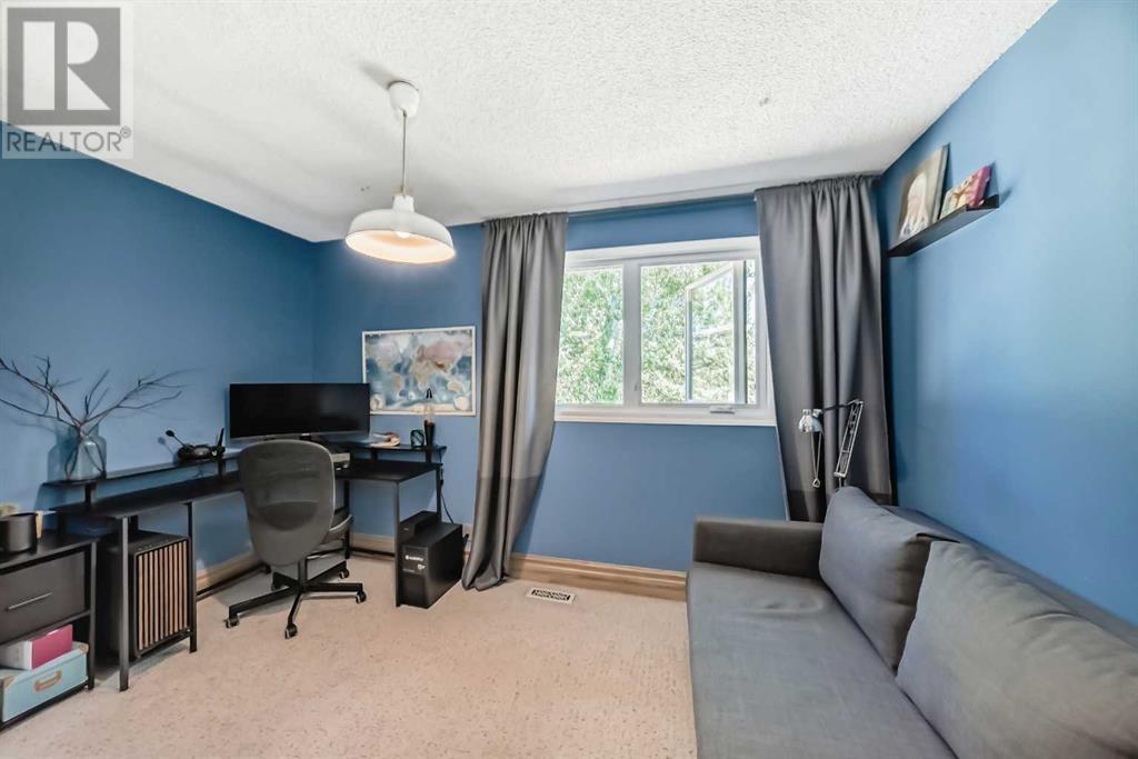 Single Family House for Sale in   Avenue SW Canyon Meadows Calgary 