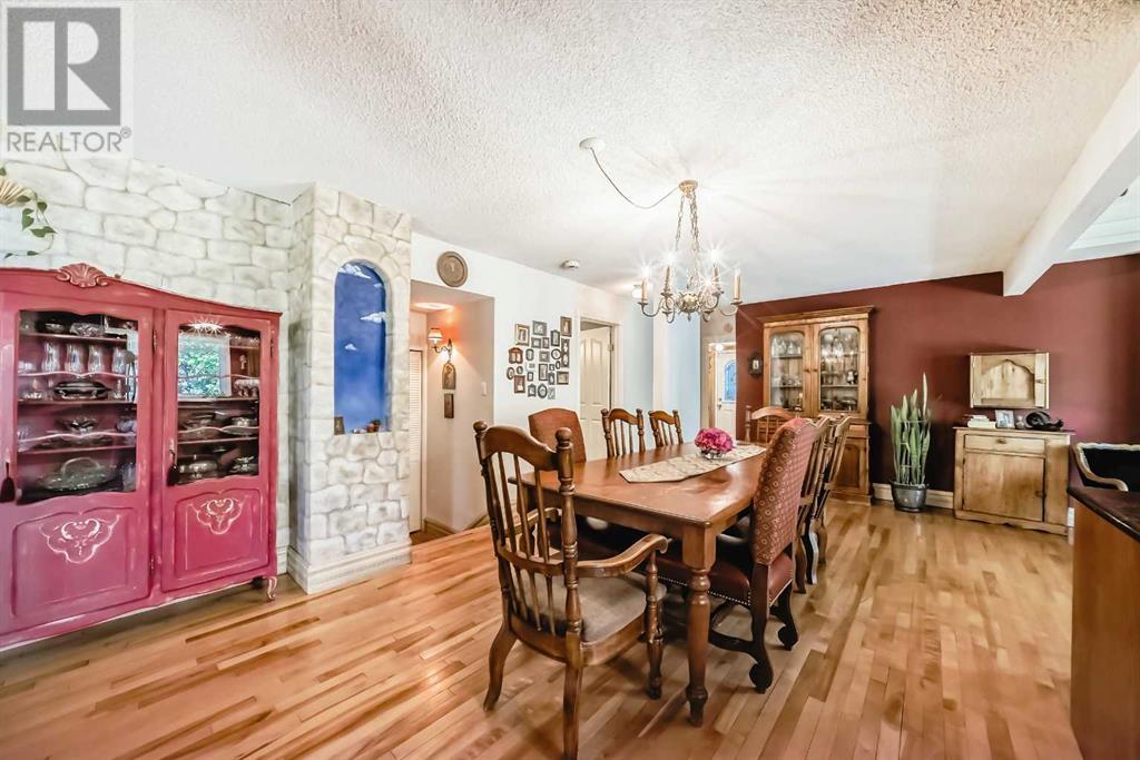 Single Family House for Sale in   Avenue SW Canyon Meadows Calgary 