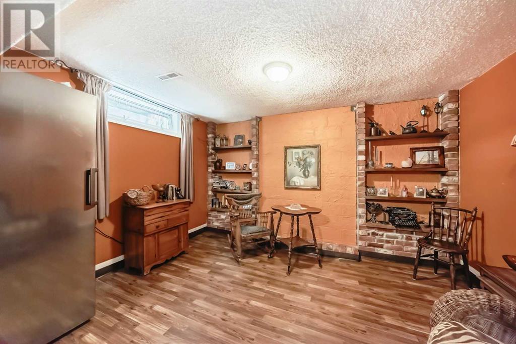 Single Family House for Sale in   Avenue SW Canyon Meadows Calgary 