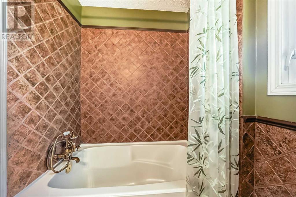 Single Family House for Sale in   Avenue SW Canyon Meadows Calgary 
