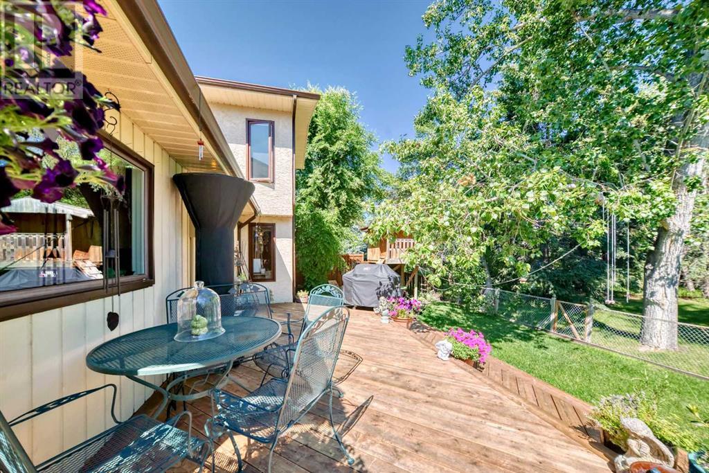 Single Family House for Sale in   Avenue SW Canyon Meadows Calgary 