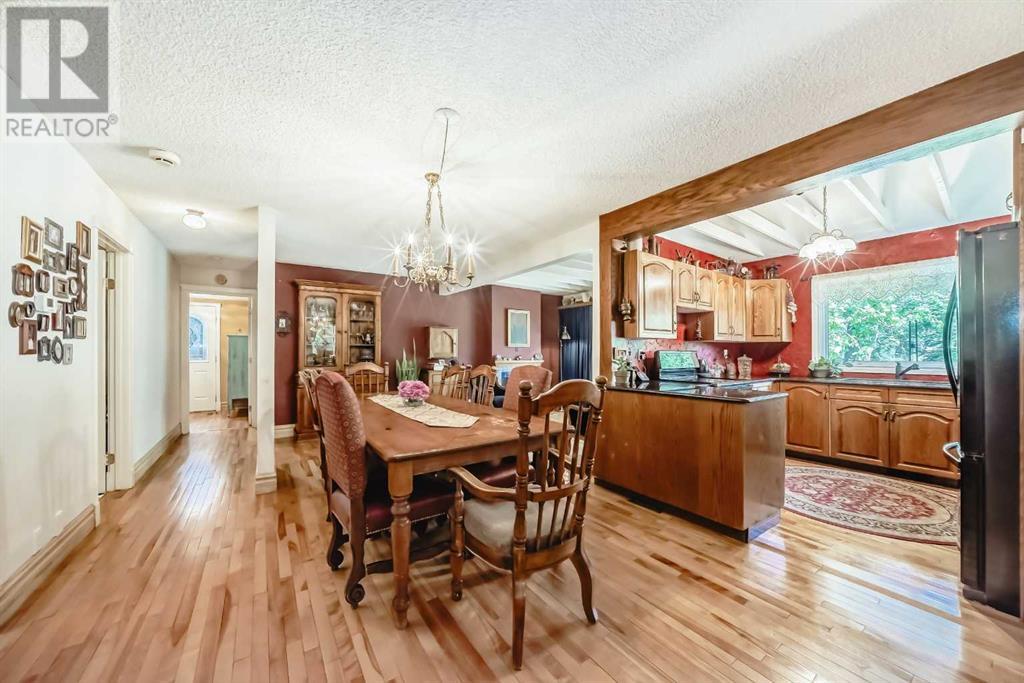 Single Family House for Sale in   Avenue SW Canyon Meadows Calgary 