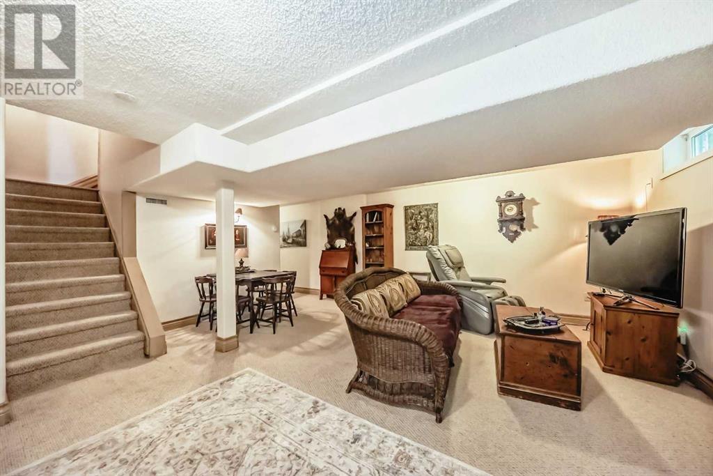 Single Family House for Sale in   Avenue SW Canyon Meadows Calgary 