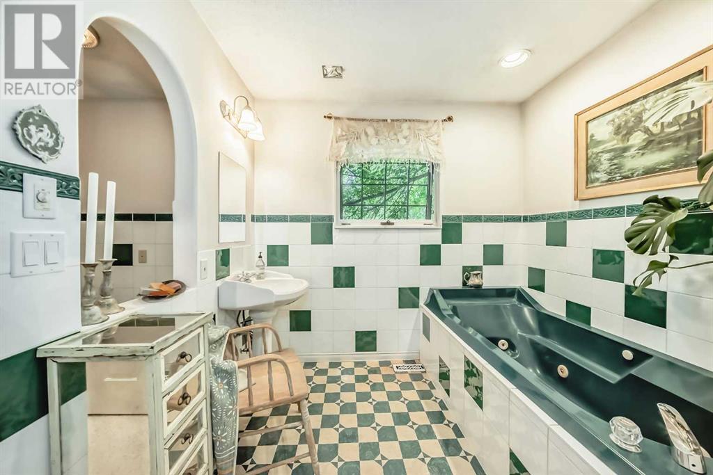 Single Family House for Sale in   Avenue SW Canyon Meadows Calgary 