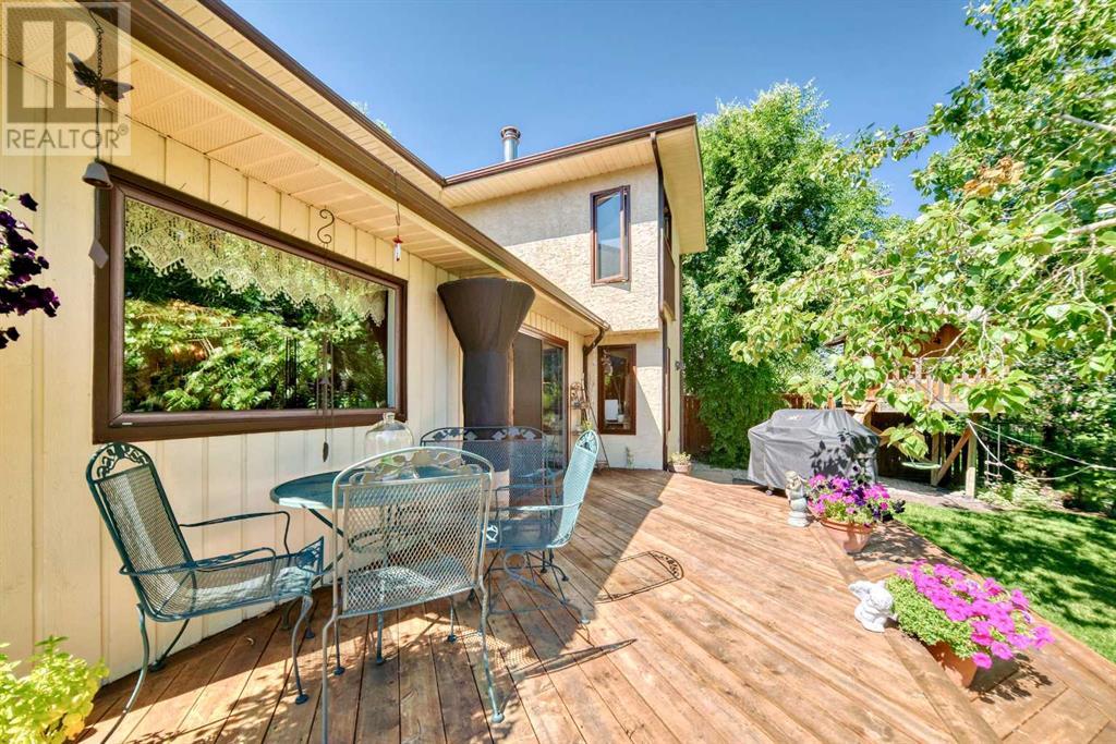 Single Family House for Sale in   Avenue SW Canyon Meadows Calgary 