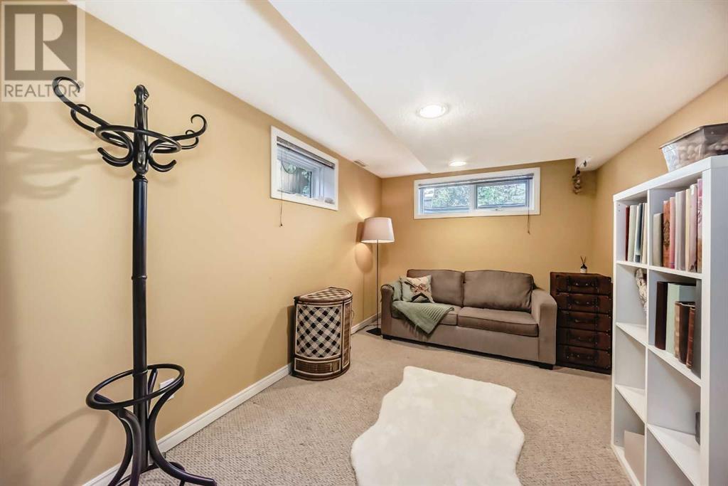 Single Family House for Sale in   Avenue SW Canyon Meadows Calgary 