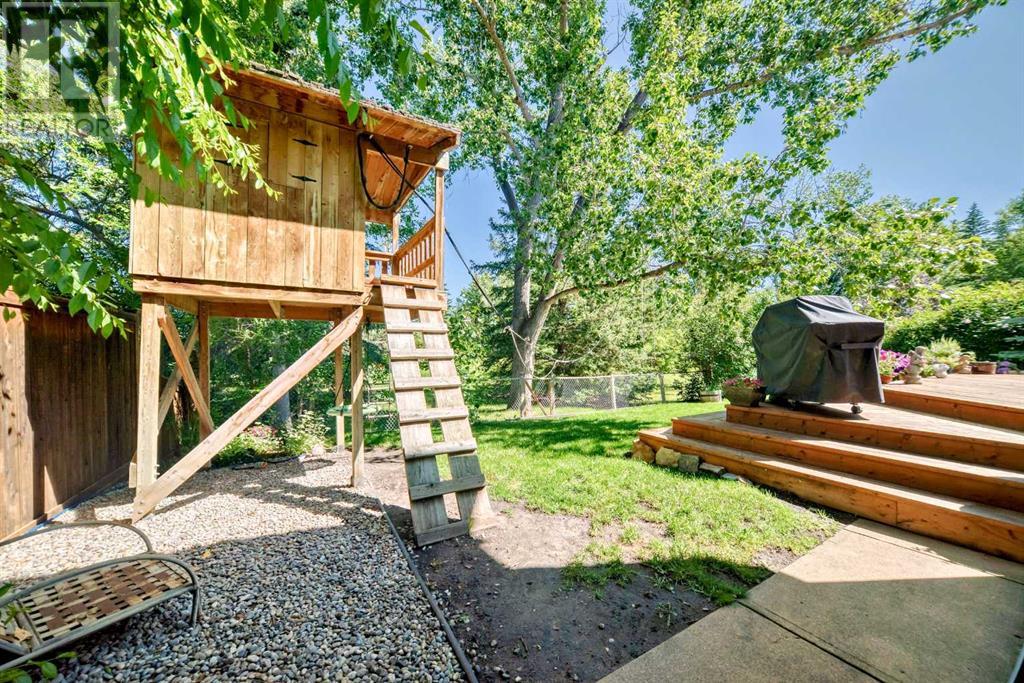 Single Family House for Sale in   Avenue SW Canyon Meadows Calgary 