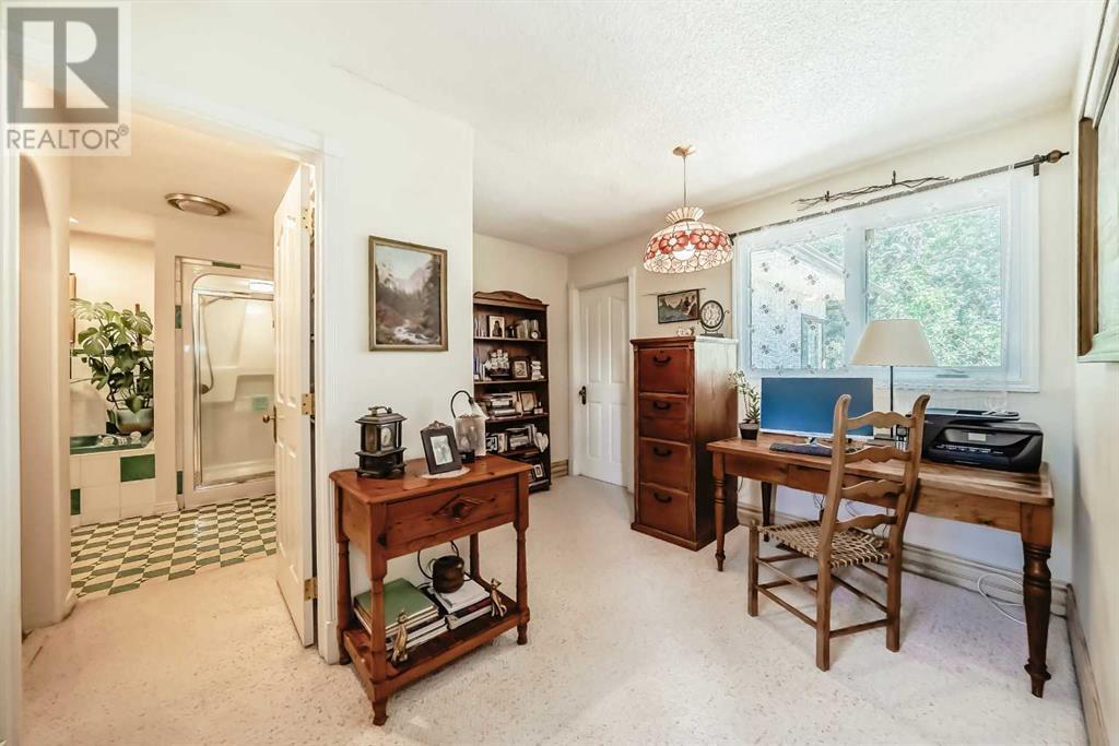 Single Family House for Sale in   Avenue SW Canyon Meadows Calgary 