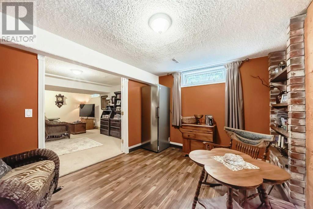 Single Family House for Sale in   Avenue SW Canyon Meadows Calgary 