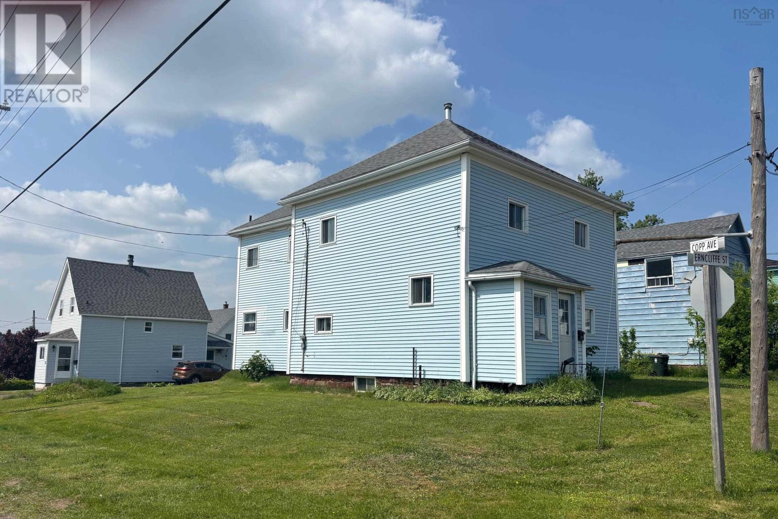 Photo 2 of 13 Erncliffe Street, Amherst NS