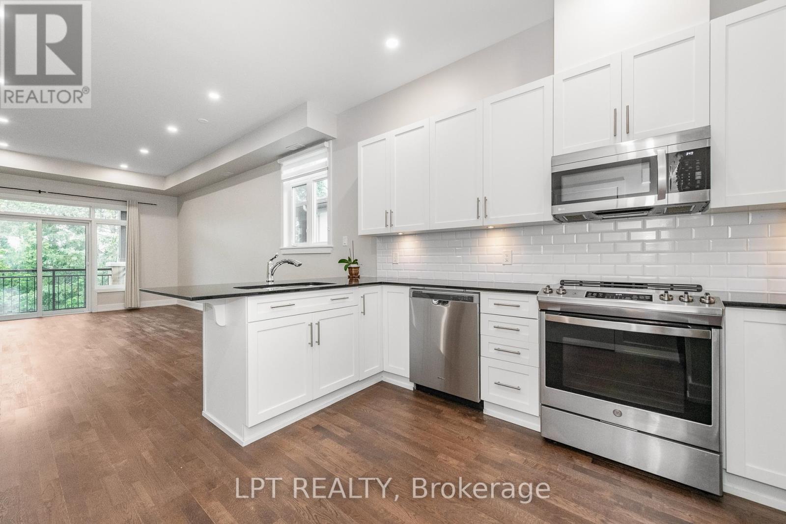 Photo 5 of 10 57 Bergeron Private, Ottawa ON