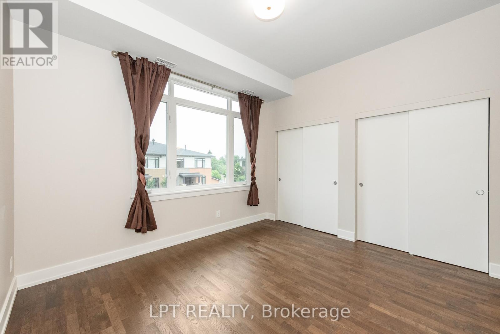 Photo 2 of 10 57 Bergeron Private, Ottawa ON