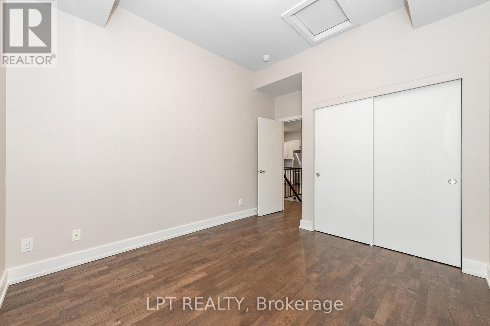 Photo 9 of 10 57 Bergeron Private, Ottawa ON