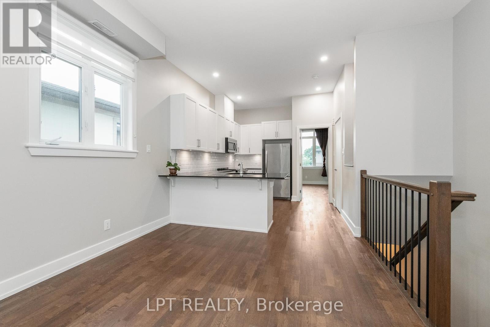 Photo 3 of 10 57 Bergeron Private, Ottawa ON