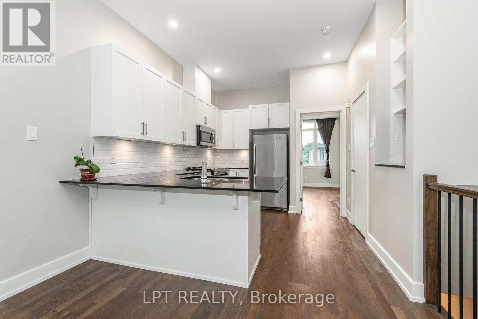 Photo 7 of 10 57 Bergeron Private, Ottawa ON