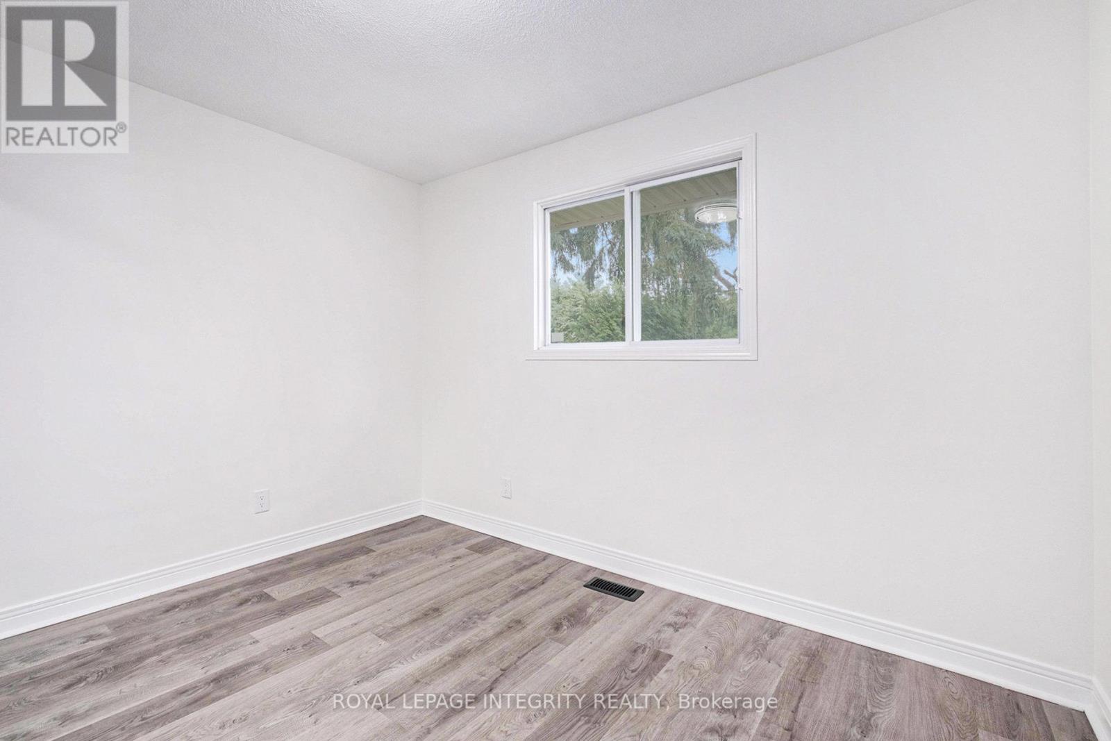 Photo 23 of 20 Newhaven Street, Ottawa ON