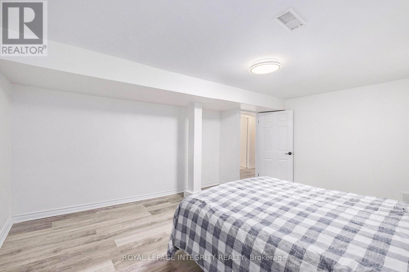 Photo 21 of 20 Newhaven Street, Ottawa ON
