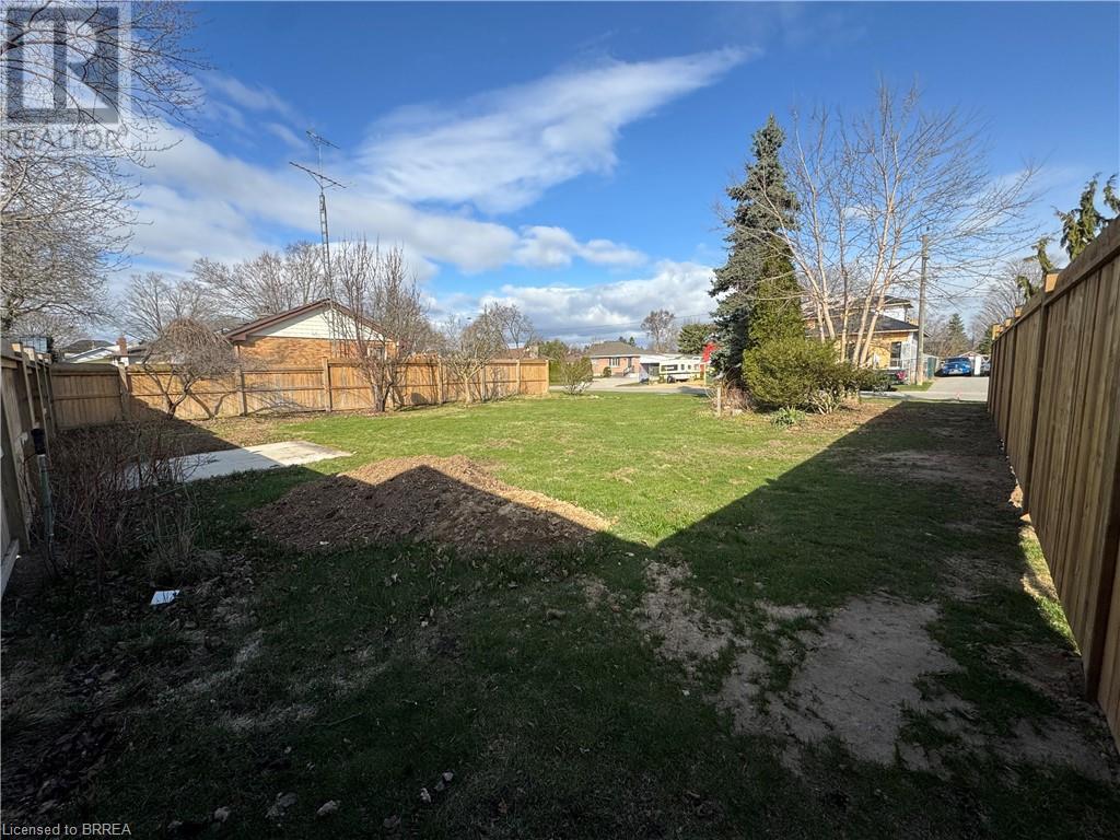 Photo 7 of 72 Evelyn Street, Brantford ON