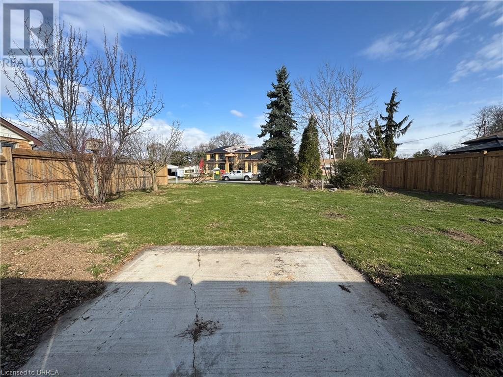 Photo 8 of 72 Evelyn Street, Brantford ON